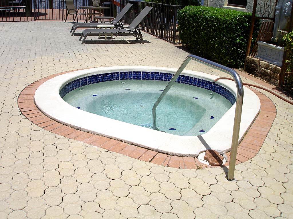 Sunnybrook Harbour Community Pool and Hot Tub